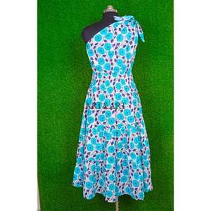 เดรสยาวปานกลางแบบไม่มีแขนสำหรับผู้หญิงและเด็กผู้หญิง ทำมือ ผ้าฝ้ายอินเดียหลากสี เป็นมิตรกับสิ่งแวดล้อม ซักได้ แห้งเองตามธรรมชาติ ติดกระดุม ใส่ได้ทุกวัน - Product Image 6