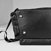 Sac à langer en cuir noir multifonctionnel et spacieux pour bébé, avec compartiments pour biberons et jouets, logo personnalisé, sac à dos pour maman