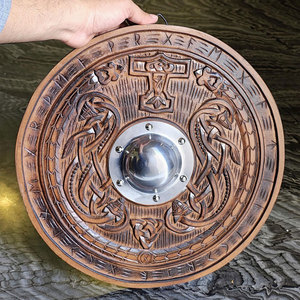Escudo Redondo Vikingo Auténtico de Madera, Diseño Nórdico Clásico, Madera Hecha a Mano Resistente para Exhibición Histórica y Coleccionistas - Product Image 1