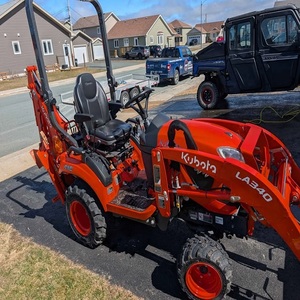 Tractor Agrícola BX23S de 25/220HP con Sistema de Bomba y Rodamientos, Alta Potencia, Duradero, Confiable y de Larga Vida Útil - Product Image 1