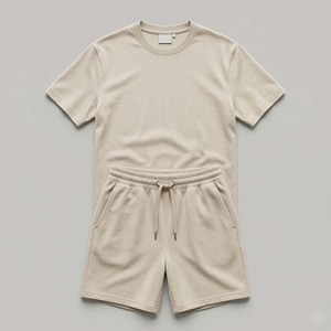 ชุดวอร์มผู้ชายคุณภาพสูง ระบายอากาศได้ดี สีนมโอ๊ตโทนกลางๆ สไตล์สตรีทแวร์ลำลอง เสื้อยืดแขนสั้น กางเกงขาสั้น 100% - Product Image 1