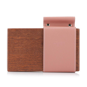 Quemador de incienso árabe de madera con un inserto de metal dorado y una correa de cuero rosa. Artículo de decoración para el hogar elegante y funcional - Product Image 6