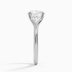 Bague de fiançailles solitaire en moissanite ronde de luxe en or rose - Product Image 4