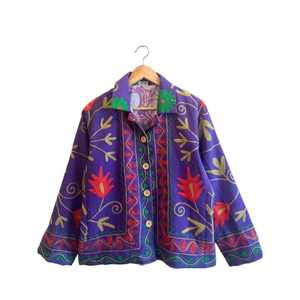 Chaqueta Bohemia Suzani para Mujer, Color Morado, Bordado Floral Colorido, Estilo Étnico, Informal, Venta al Por Mayor - Product Image 4