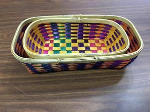 Cesta de almacenamiento de bambú multicolor india con asa para guardar frutas, verduras y otras decoraciones de mesa a precio de mayoreo. - Product Image 1