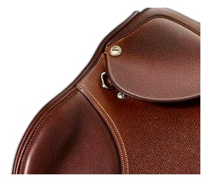 Selle d'équitation anglaise personnalisée en cuir véritable marron avec arceau en bois pour le dressage et le saut d'obstacles, idéale pour la pratique du close contact. - Product Image 2