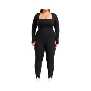 Top deportivo de yoga acanalado para mujer con cuello cuadrado, espalda descubierta, logo frontal, transpirable, ajustado, color nude, para correr y fitness - Product Image 1