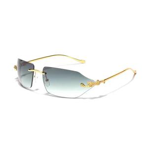 Gafas de Sol Unisex de Lujo sin Montura, Decoradas con Estampado de Guepardo Dorado, Lentes de PC, Montura en Colores Verde/Gris, Protección UV400 para Conducir - Product Image 6
