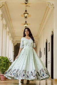 Ensemble Salwar pour femme en soie Chinon brodée, style Anarkali, avec Dupatta à bordure de perles et Patta en toile à grande évasement, cousu - Product Image 2