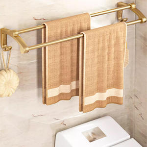 Porte-serviettes double mural de luxe en aluminium doré, ensemble d'accessoires de salle de bain au design moderne et écologique avec crochets de rangement - Product Image 4