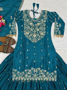 Ensemble Lehenga Kurta traditionnel pour femme PinkCityBlocks, en faux Georgette, avec broderies et sequins, spécial festival - Product Image 4