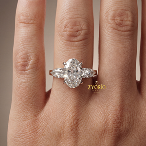 Anillo de Compromiso de Lujo con Diamante Ovalado de 1.20 Quilates Cultivado en Laboratorio, EF VS1, Plata de Ley, Anillo de Tres Piedras con Acento de Pera para Boda - Product Image 3