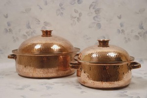 Marmite à soupe en cuivre martelé fiable avec couvercle, double poignée, design vintage, compatible four, gaz et induction - Product Image 3