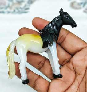 Figurine de cheval en verre artisanal, noir et crème, thème animal, pièce d'art décorative sculptée - Product Image 2