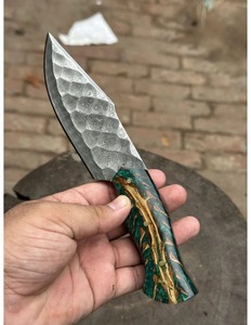 Couteau de chasse artisanal en acier Damas avec manche en résine, étui en cuir, personnalisable OEM/ODM, lame de qualité industrielle à pointe tombante - Product Image 6