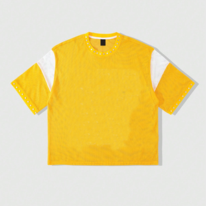 Camiseta de punto amarilla de manga corta con cuello redondo para hombre, corte holgado, ribete en contraste, diseño casual de bloques de color sólido - Product Image 1