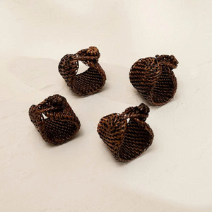 Charmants anneaux de serviette en osier faits à la main, écologiques, en rotin, décoration de table rustique, accessoires de salle à manger pour fêtes, mariages et événements - Product Image 3