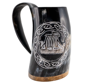 Corne à boire Viking gravée et polie, en corne de buffle naturelle, faite à la main, avec logo personnalisé, pour bière médiévale et hydromel portable - Product Image 1