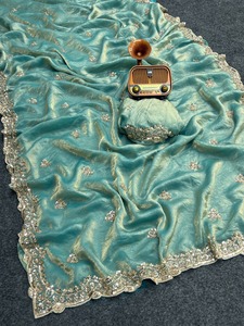 Sari indien ethnique élégant et ajusté avec broderies pour les occasions de Diwali, les mariages et les fêtes – Tenue tendance pour femme - Product Image 4