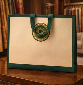 Bolsa de papel personalizada con logotipo al por mayor para tiendas de ropa, supermercados, embalaje de regalos y venta al por menor - Product Image 5
