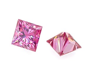 เพชร CVD รูปทรง 3CT Princess สีชมพูแฟนซี VS2 ได้รับการรับรองจาก IGI สำหรับผู้ซื้อเพชร B2B ระดับโลก  จำหน่ายเพชรราคาส่ง - Product Image 3