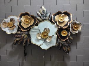 Arte Floral Metálico Hecho a Mano para Pared, Decoración Rústica de Hierro Fundido, Forma Irregular, Pieza Única para Montar en la Pared, Decoración del Hogar - Product Image 1
