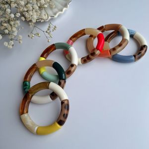 Bracelets en résine époxy au design tendance, meilleur prix, forme artisanale, haute qualité, bijoux de mode pour femmes et filles, bracelet personnalisé, couleurs au choix - Product Image 3