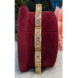 สร้อยข้อมือ kundan แท้คุณภาพระดับพรีเมี่ยมที่น่าสนใจพร้อมหินสร้อยข้อมืออินเทรนด์สำหรับสาวๆสวมใส่ในงานปาร์ตี้สำหรับผู้หญิง - Product Image 2