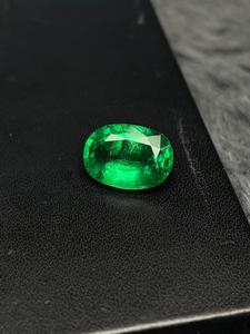 Émeraude de Zambie naturelle de qualité supérieure, certifiée par un tiers, taille ovale, véritable pierre précieuse vert vif avec jeu de couleurs pour la fabrication de bijoux - Product Image 3