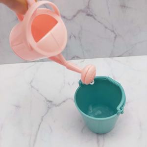 Arrosoir miniature en ABS à l'échelle 1:6 - Accessoires de jardin fonctionnels, légers et adorables en 3 couleurs mignonnes - Product Image 1