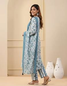 Conjunto de Kurti y Pantalón Recto con Estampado Floral Azul para Fiestas, con 2 Dupattas de 10 Metros con Estampado Digital, para Mayoristas en India - Product Image 2