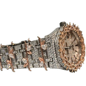 นาฬิกาแฟชั่นหรูหราประดับโมอิสซาไนต์และควอตซ์จากโรงงานโดยตรง เหมาะสำหรับงานปาร์ตี้และงานแต่งงาน ราคาส่งจากอินเดียไปยังสหรัฐอเมริกาและสหราชอาณาจักร ซื้อจำนวนมากได้ - Product Image 1