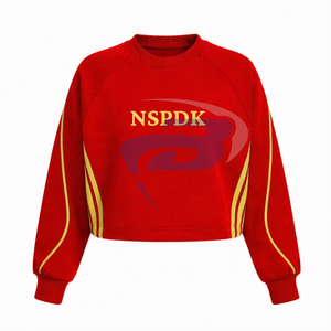 เสื้อสเวตเชิ้ตผู้หญิง NSPDK สีแดงและสีทอง แบบครอป ผ้าฝ้าย คอวี ปักลายถัก เสื้อสเวตเตอร์สำหรับวิทยาลัย NSPDK - Product Image 1