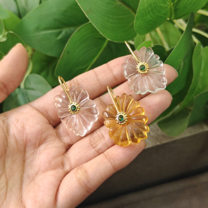 สร้อยคอแฟชั่นผู้หญิง ดีไซน์มินิมอลประดับมรกต CZ ลายดอกไม้ ชุบทอง 18k ขายดีที่สุด เครื่องประดับสวยหรู - Product Image 3