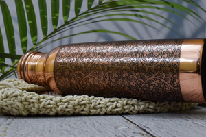 Bouteille d'eau en cuivre gravée à motif floral, vaisselle décorative en métal à motif floral, hydratation artisanale traditionnelle indienne - Product Image 5