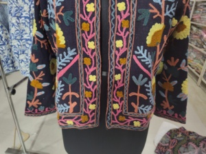 เสื้อแจ็คเก็ตปักลายดอกไม้สำหรับผู้หญิง คอปกปีเตอร์แพน แขนยาว ผ้าฝ้าย สไตล์ไพรรี่ชิค เหมาะสำหรับใส่ในฤดูใบไม้ผลิ ของขวัญสำหรับเธอ - Product Image 5