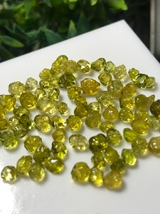 Diopside vert naturel brut, pierres précieuses brutes vert olive, cristaux bruts, pierres en vrac pour la fabrication de bijoux, fournisseur en gros - Product Image 5