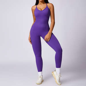 Combinaison de yoga une pièce pour femmes grandes tailles, avec effet froncé aux fesses et pantalon évasé, vêtements de sport personnalisables avec logo - Product Image 2