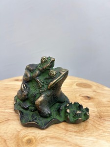 Statue de couple de grenouilles en bronze de qualité supérieure, figurine décorative pour jardin, table, décoration intérieure, cadeau disponible à prix compétitif - Product Image 3
