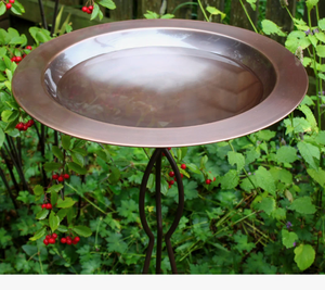 Bac à oiseaux en métal lisse fini cuivre antique, pour extérieur, jardin, décoratif, avec base en fil métallique courbé. - Product Image 5
