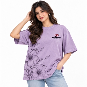 El estilo casual moderno ofrece una comodidad sencilla. Camisetas extragrandes para mujer, ideales para un estilo versátil de uso diario. Camisetas extragrandes para mujer. - Product Image 1