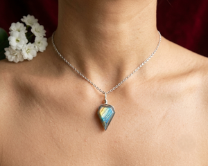 Pendentif en labradorite naturelle enroulée sur fil, plaqué or, argent, or rose, style bohème pour enfants - Product Image 3