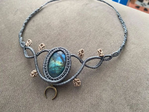 สร้อยคอมาคราเม่ลาบราโดไรต์ รูปวงรีสีฟ้าประกาย พร้อมจี้รูปพระจันทร์ เชือกสีเทา สไตล์โบโฮ ทำมือ งานแฮนด์เมด เครื่องประดับโดดเด่น - Product Image 4