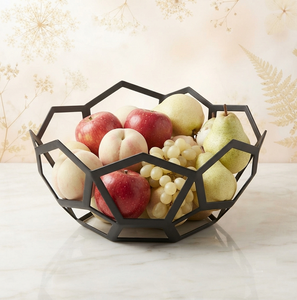 Corbeille à fruits géométrique moderne en métal noir ajouré, bol de rangement pour comptoir de cuisine - Product Image 1