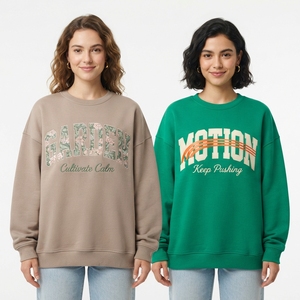 Sweat-shirt vert à col rond pour femme avec imprimé floral rose Serenity, texte personnalisé, 100% coton tricoté, vêtement décontracté pour l'automne - Product Image 6