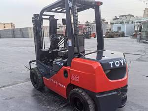 Chariot élévateur d'occasion Toyota 3 tonnes, mât 3 étages, moteur diesel, faible nombre d'heures, hauteur de levage 4500 mm, boîte de vitesses - Product Image 2