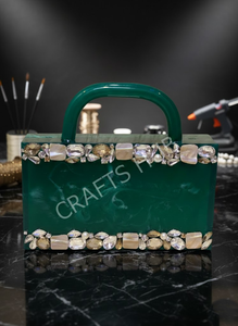 Pochette classique 100 % écologique en résine, légère, faite à la main, avec décoration en perles et pierres, motif rectangulaire, fermeture magnétique - Tendance - Product Image 3