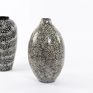 Vase de table élégant en perles artisanales - Product Image 2