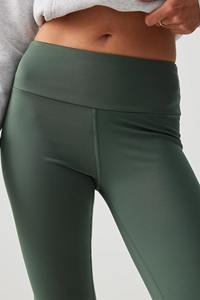 Leggings de yoga évasés mi-taille pour femme, personnalisés en gros, avec contrôle du ventre, effet push-up, respirants, sans couture, antibactériens, épais, longueur midi - Product Image 3