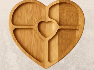 Bandeja de Servir de Madera de Roble Hecha a Mano con Forma de Corazón - Tabla de Aperitivos de Grado Comercial, Diseño Rústico, Regalo Romántico para Parejas - Product Image 2
